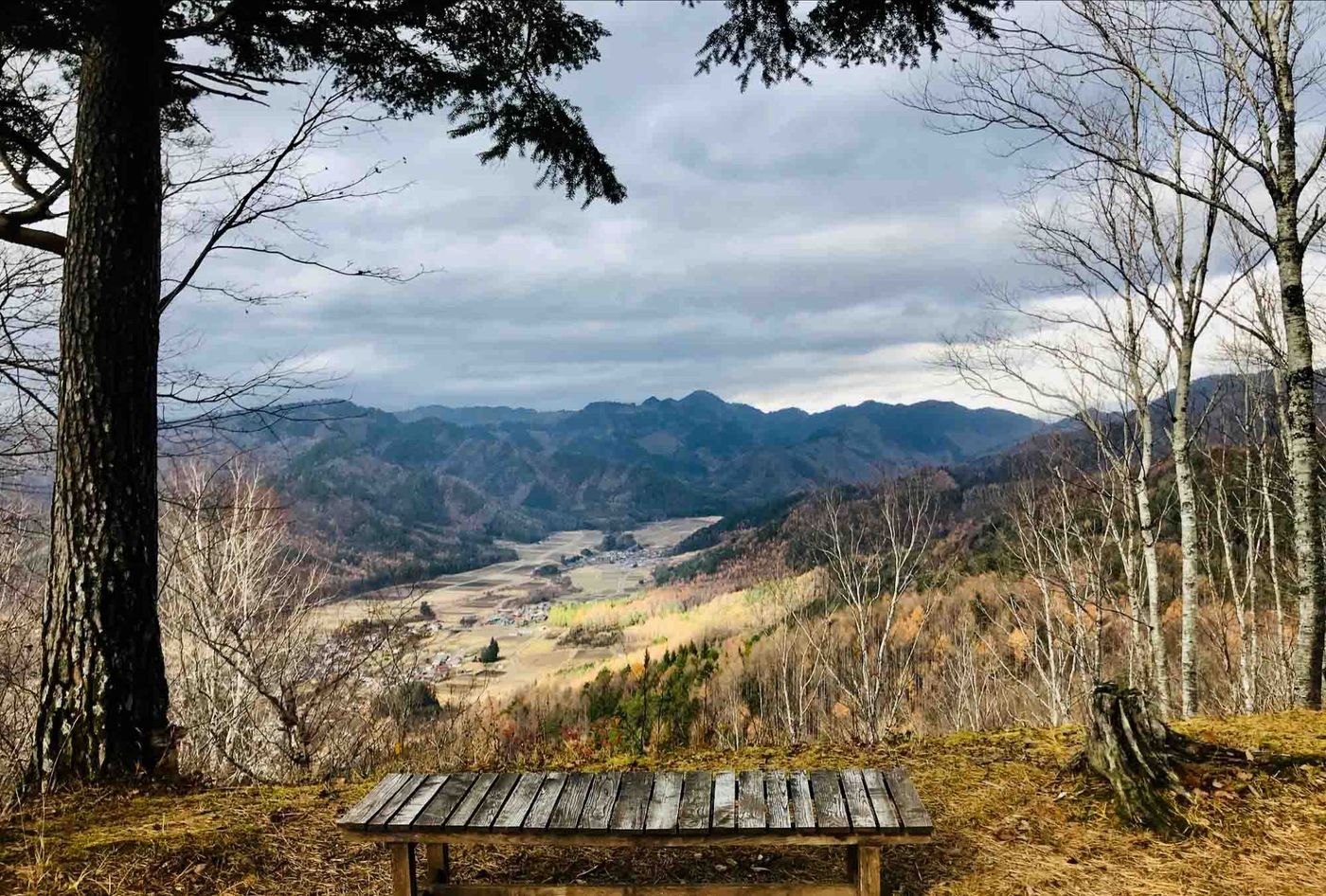 Rustic-bench-in-Shiroyama-views-Nakasendo
