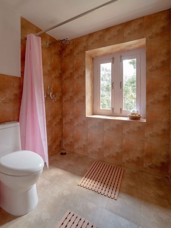 Sherpa Shangrila Resort Bathroom