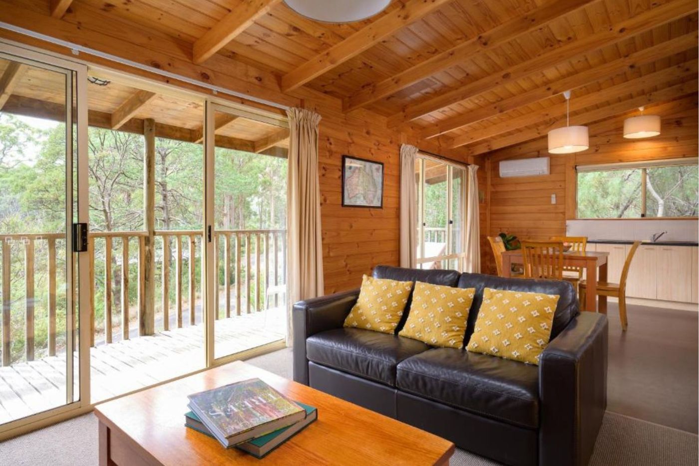 Stewarts Bay Lodge Log Cabin
