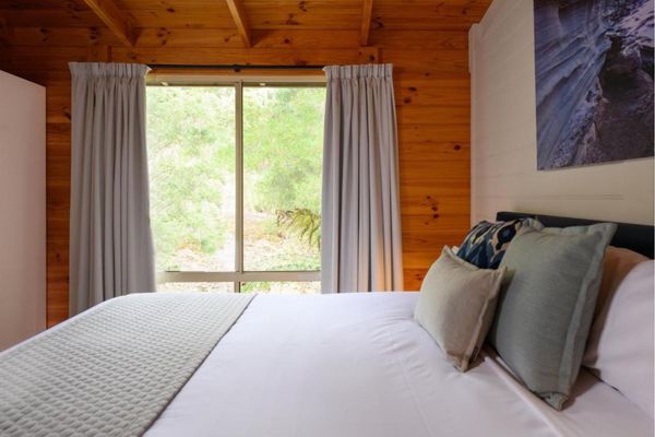Stewarts Bay Lodge Log Cabin bedroom 2