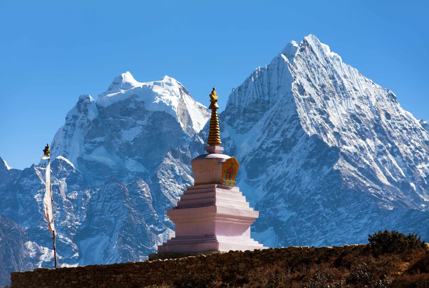 Stupa in Thame village and mount Thamserku and Kangtega