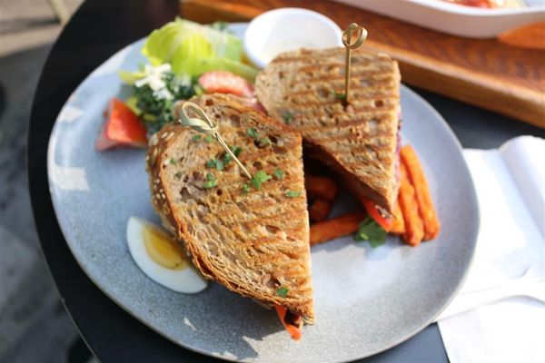 Substansial-lunches-on-the-track