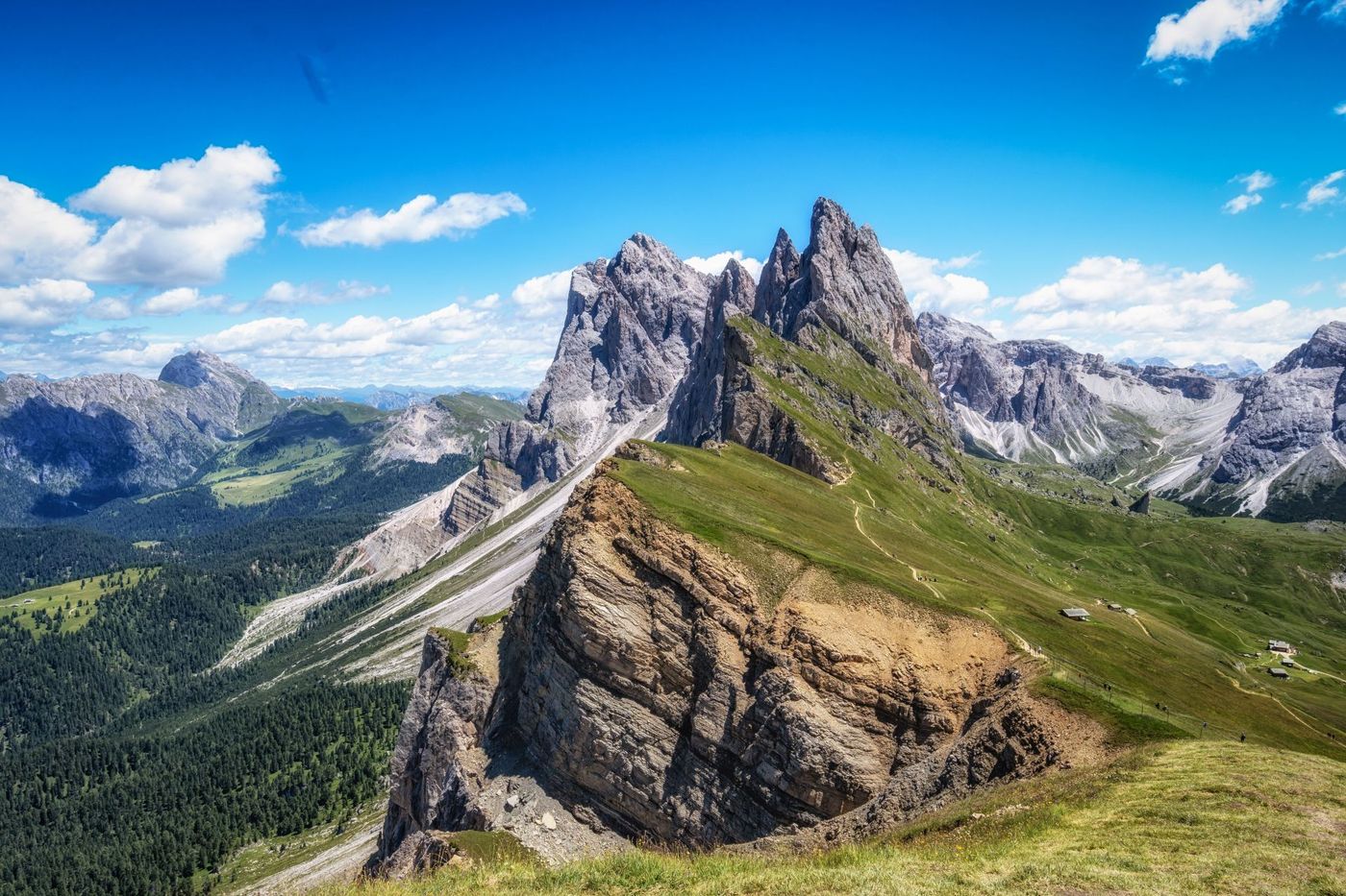 The-Dramatic-Ridgeline-of-Seceda
