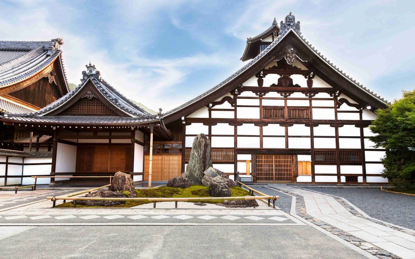 Traditional-Japanese-Temple-with-Zen-Rock-Garden