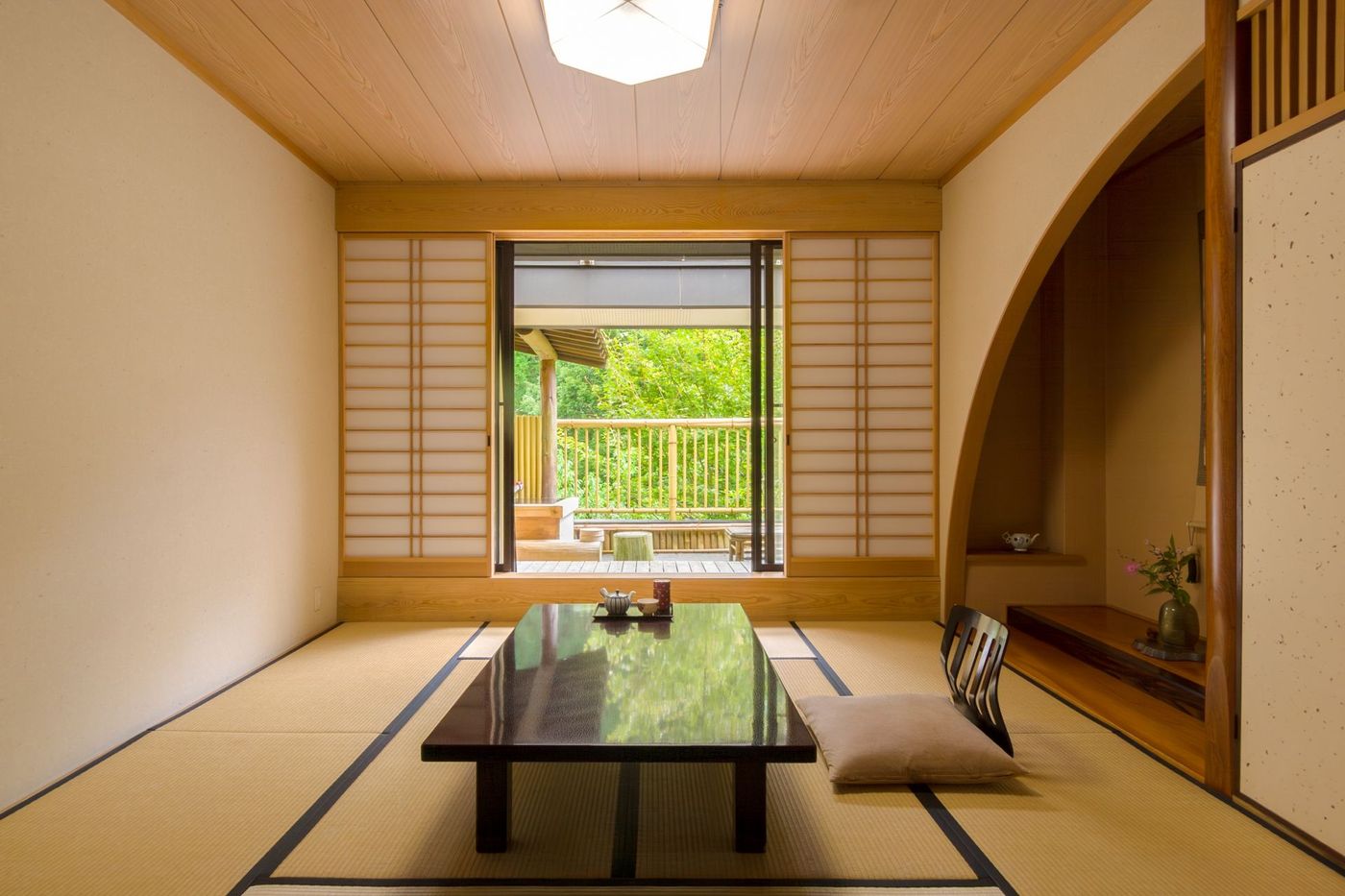 Traditional-ryokan-bedroom-with-Garden-View