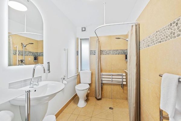 Tussock peak bathroom 1