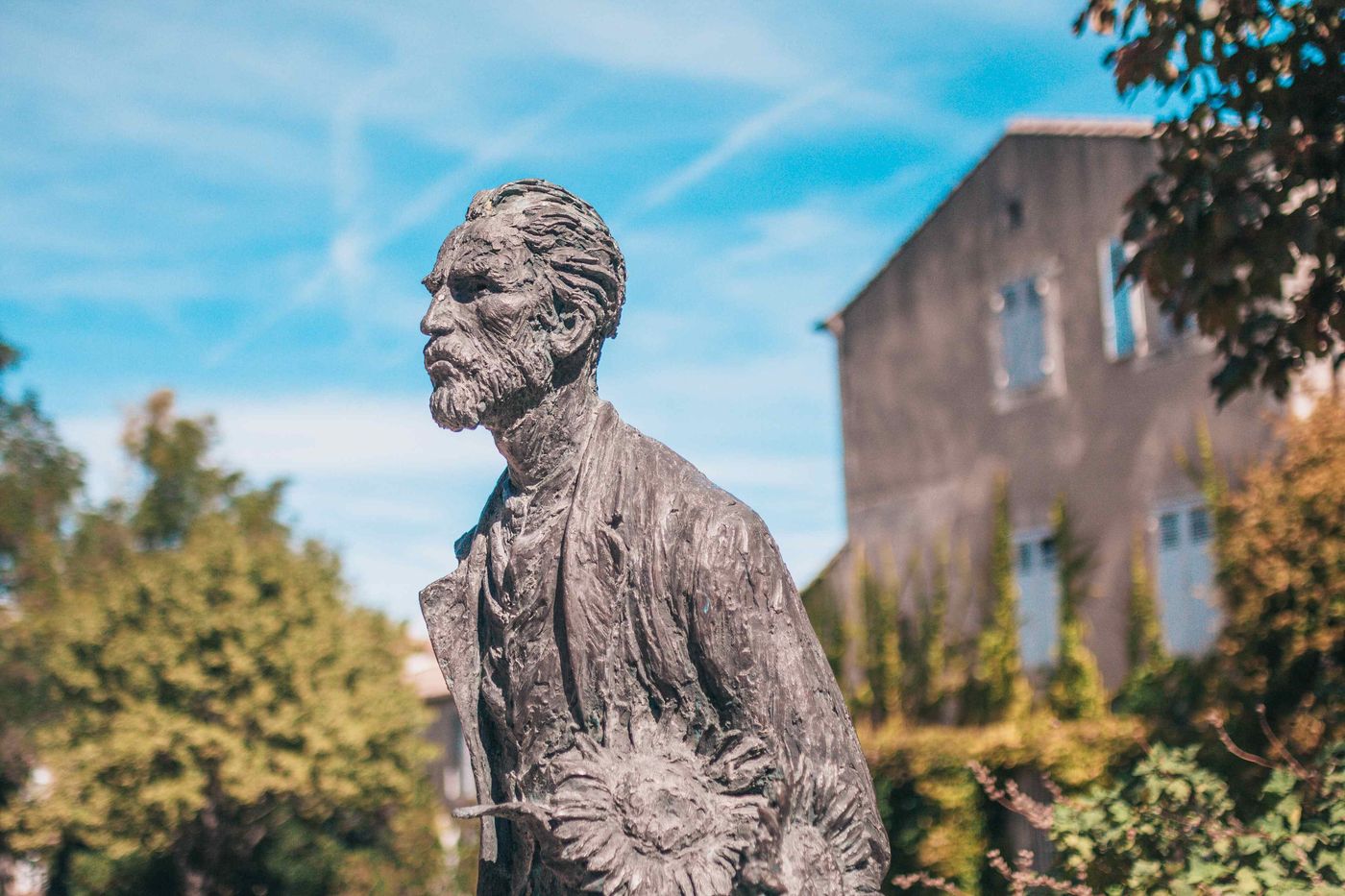 Van gogh statue provence