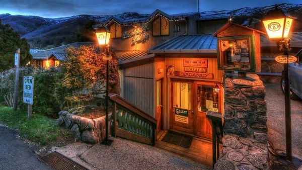 candlelight lodge exterior