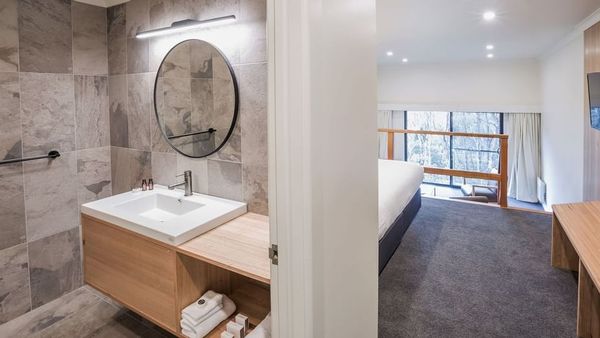 cradle mtn hotel split level bathroom vanity sink
