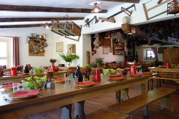 dining room refuge-les-mottets