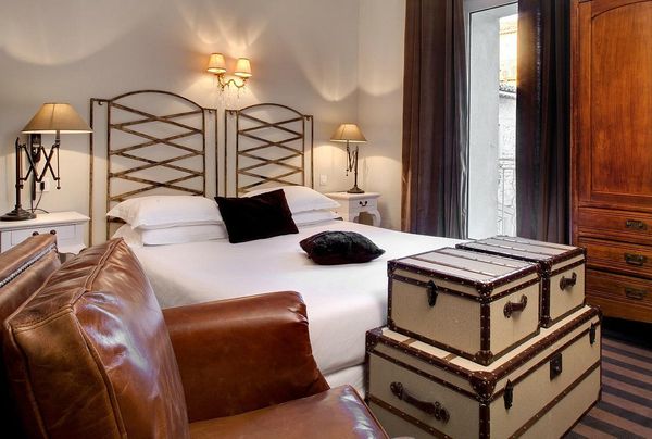 gounod-hotel brown