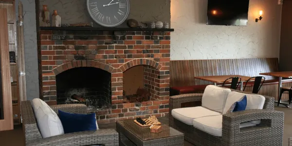jindy inn fireplace lounge