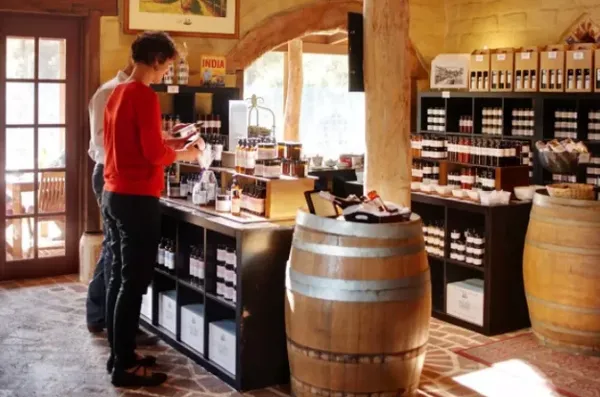 laKE hOUSE wINERY small