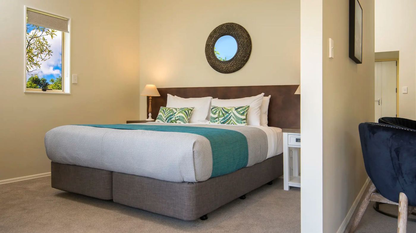 mamaku-master-bedroom-lounge-punga-cove