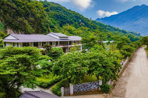 mountain lodge 1