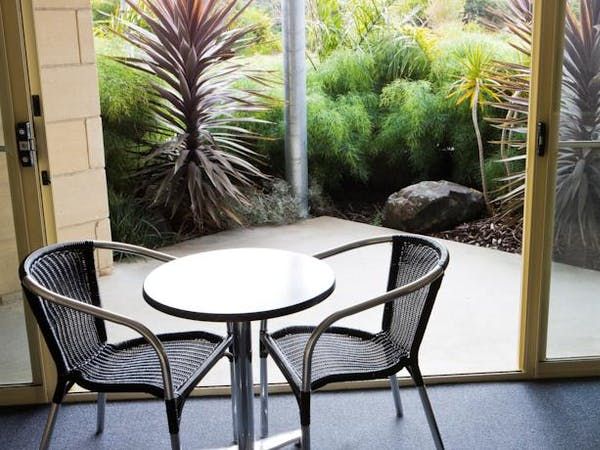 portside motel deluxe queen verandah