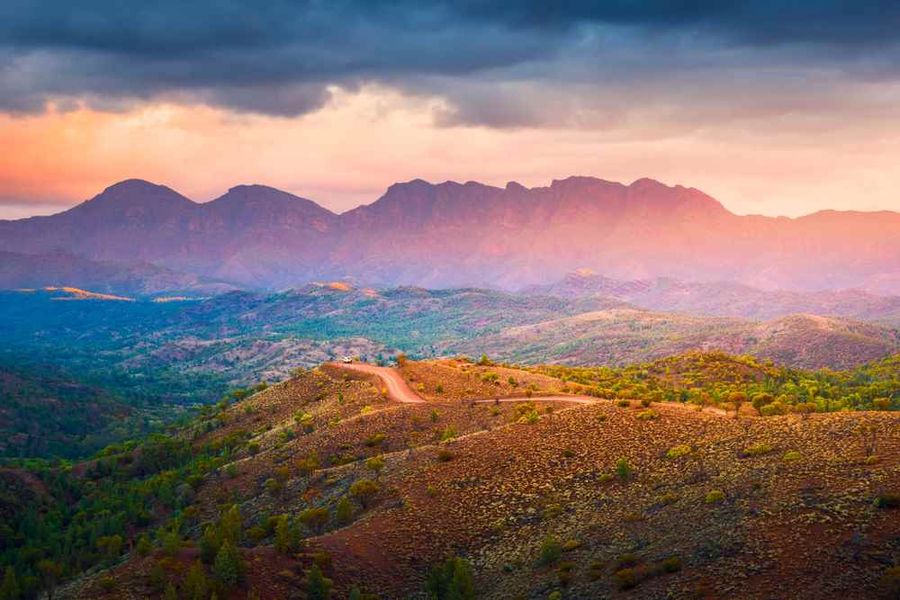 aerial view flinders ranges hikes Wilpena Pound horizon