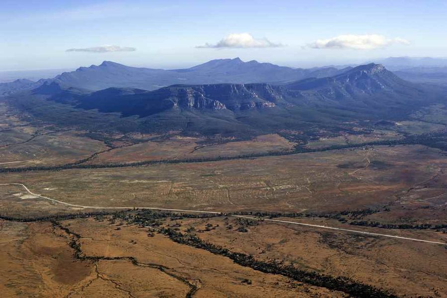 flinders ranges aerial wilpena pound