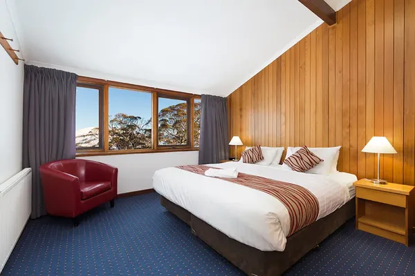 valhalla-lodge-bedrrom-for-two