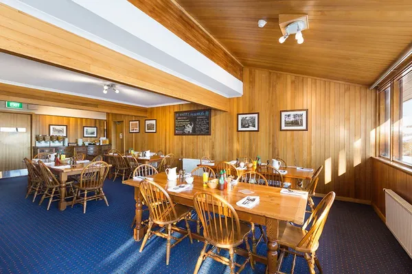 valhalla-lodge-dining-area