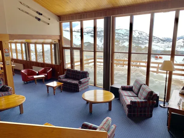 valhalla-lodge-lounge