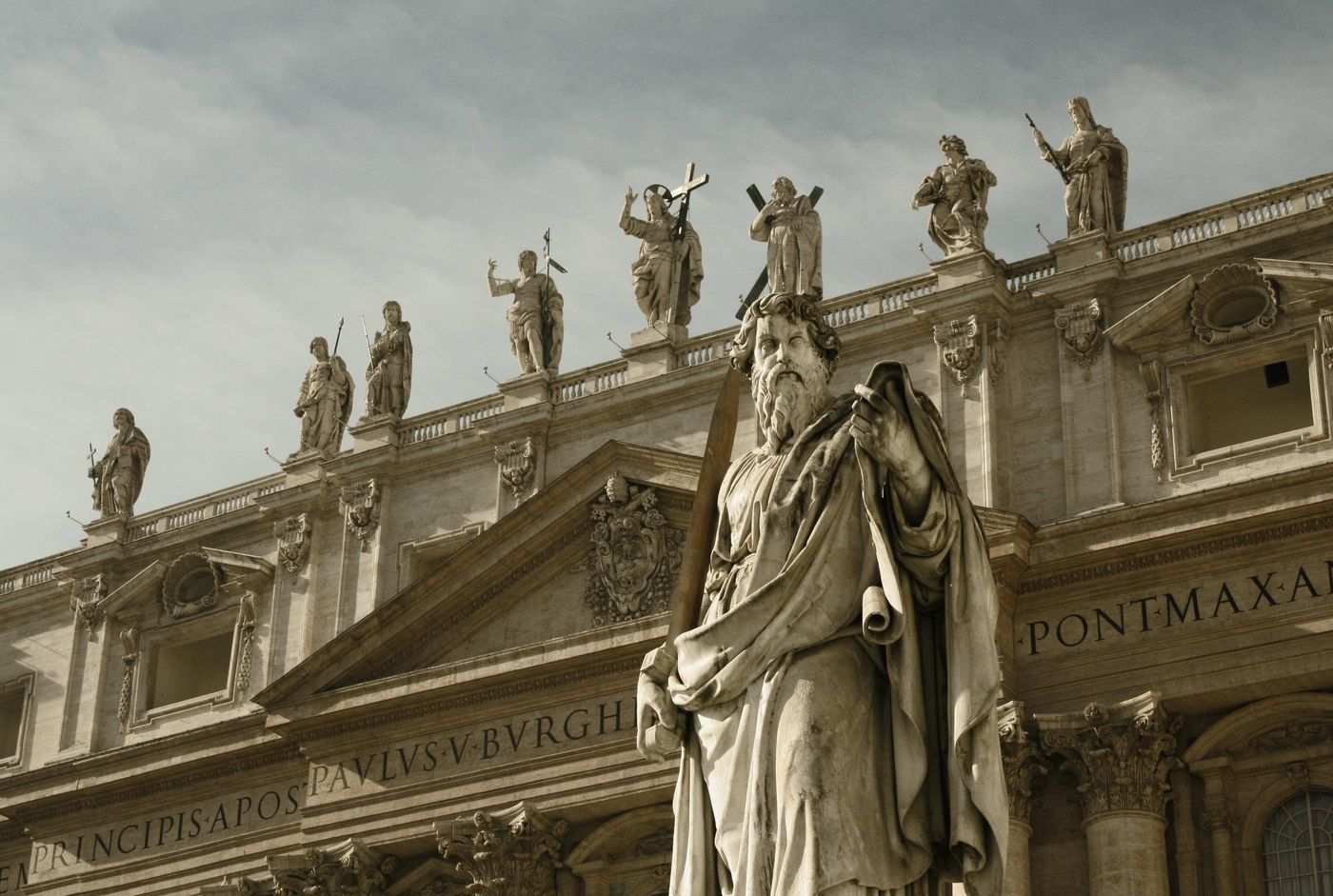 vaticano san pietro statues